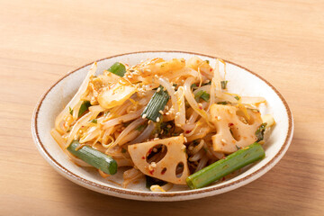 蓮根ともやし　細ねぎ　辛味和え