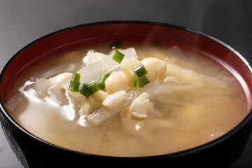 押し大豆の味噌汁