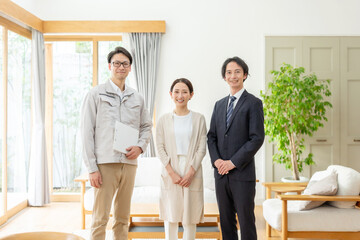 住宅　業者　施主　女性　男性　家