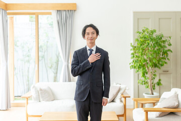 ビジネスマン　不動産　家　住まい