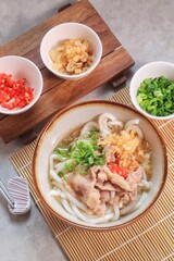 Japanese traditional noodle soup Niku Udon with kakedashi soup, fish stock soup and then topped with sliced beef and sliced scallions.

