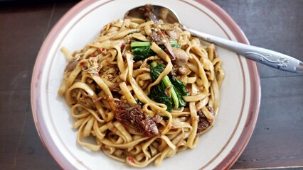 Fried noodles with very delicious and spicy seasoning are ready to be eaten.