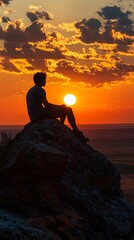 Obraz premium Silhouette Man Watching Sunrise Mountaintop