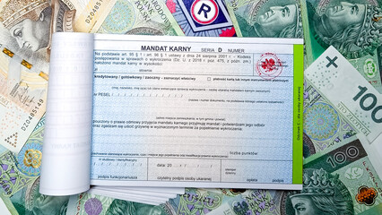 Mandat karny i gotówka © Paweł Ziółkowski
