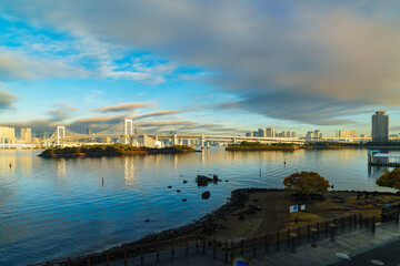 Naklejka premium Tokyo skyline with Rainbow Bridge and Tokyo Tower at sunrise