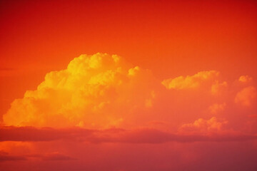 Naklejka premium Dramatic sky with warm colors in stormy weather