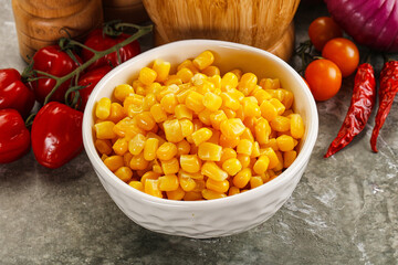 Sweet canned ripe corn grain