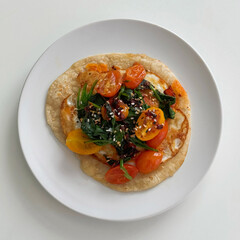 A beautifully arranged plate of healthy food, featuring fresh vegetables, lean protein, and whole grains. Perfect for diet, nutrition, and wellness concepts. Ideal for promoting healthy eating