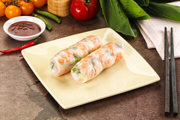Vietnamese spring roll with prawn