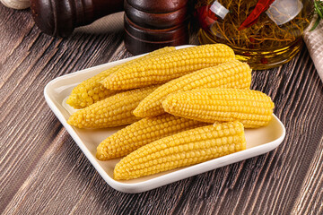 Canned baby mini corn cob