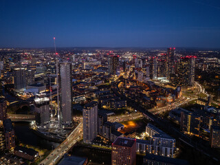 Obraz premium Sunrise Over Manchester Cityscape and Urban Skyline