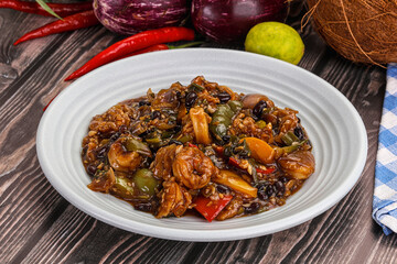 Squid with vegetables in oyser sauce