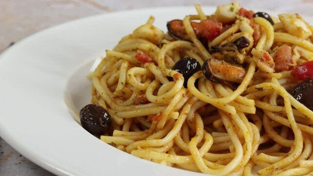 assiette de spaghettis aux fruits de mer