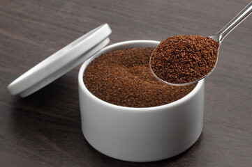 ドリップ用に挽いたコーヒー豆