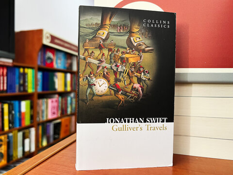 Book Cover of Gulliver&rsquo;s Travels by Jonathan Swift on a Library Shelf