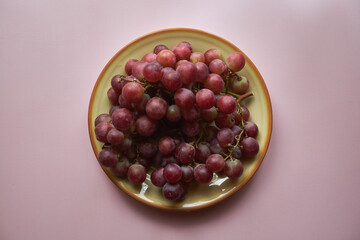 różowe winogrona 