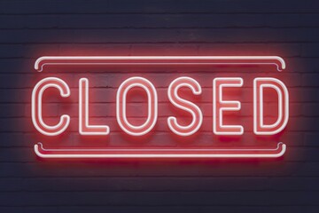Obraz premium a bright red neon sign CLOSED against a dark background