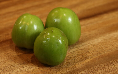 green tomatoes on a wooden table
