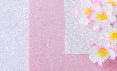 春の和：桜の花と和紙が織りなす、優しい色のハーモニー