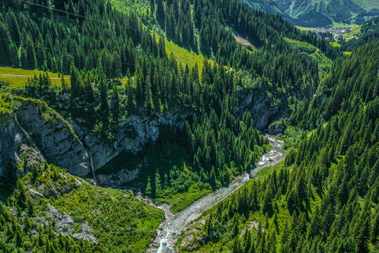 Die wildromantische Lechschlucht zwischen Lech und Warth aus der Voelperspektive