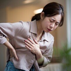 오른쪽 가슴 통증이 있는 여자