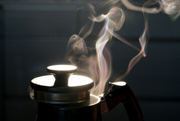 夜間のお湯から湯気