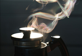 夜間のお湯から湯気