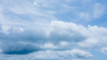 Obraz premium Heavenly White Clouds Against a Brilliant Blue Sky