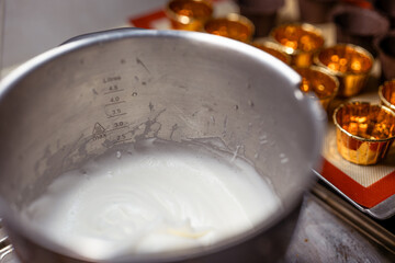 Home and small baking studios, using chef machines to beat egg whites, eggs, organic farms, high-quality ingredients