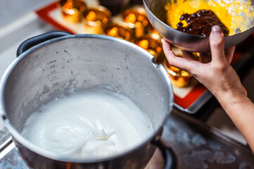 Home and small baking studios, using chef machines to beat egg whites, eggs, organic farms, high-quality ingredients