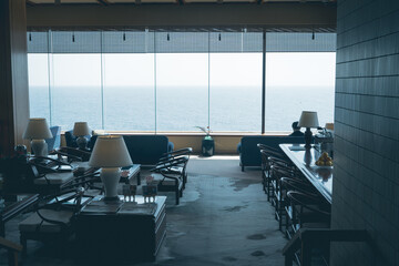 伊豆の温泉街の美しい海