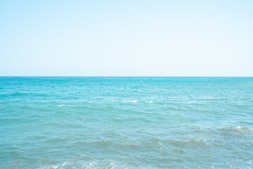 伊豆の温泉街の美しい海