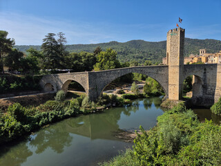 Obraz premium Pont de Besalú in the town of Besalu in the province of Girona, Spain. 