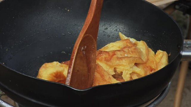 omlet in pan