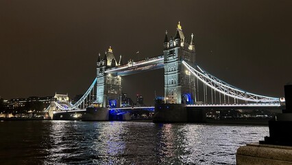 Obraz premium Tower Bridge by night