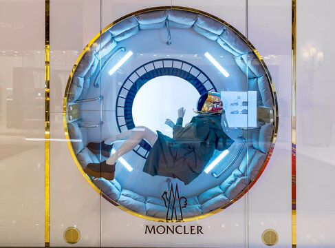 moncler store in mall
