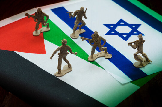 Soldiers toys on Israel and Palestine flag.