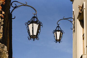 Bielsko Biała, latarnie na ulicy schodowej, luty 2025. © Elżbieta Kaps