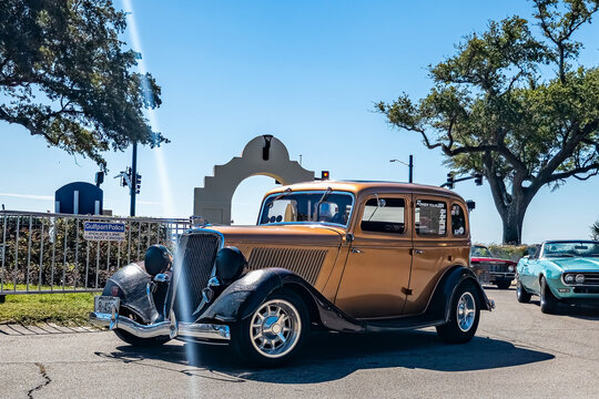 1934 Ford Model 40B Deluxe Fordor Sedan