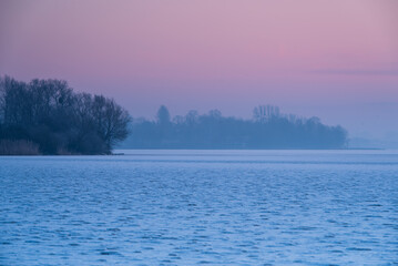 Wschód słońca nad Jeziorem Goczałkowickim. © Elżbieta Kaps