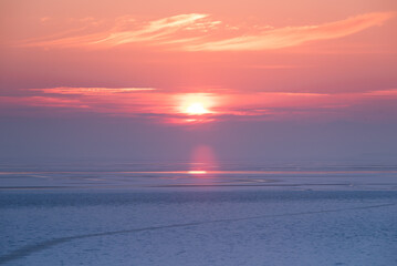 Wschód słońca nad Jeziorem Goczałkowickim.
