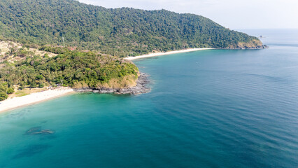 Obraz premium Thailand - Jan 2025 Drohnenaufnahme (Ao Nang - Koh Lanta - Koh Phi Phi)