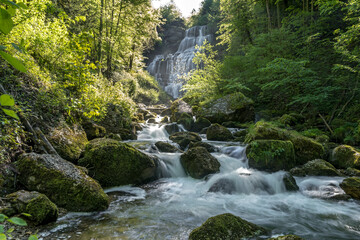 Cascade de l' éventail ,Cascades du Hérisson dans le Jura à Bonlieu au printemps , France
