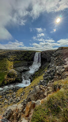 Fototapeta premium Stunning waterfall cascading through Iceland’s rugged terrain