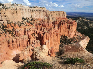 Towering White-and-Orange Cliffs Over Bryce Canyon