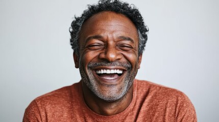 Obraz premium Man with beard laughing.