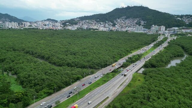 Avenida da Saudade Cemit&eacute;rio do Itacorubi SOS C&aacute;rdio Rodovia SC 401 Florian&oacute;polis Santa Catarina Tr&acirc;nsito Infraestrutura Paisagem Urbana Viaduto Mobilidade Urbana Transporte Arquitetura Hospital Via E