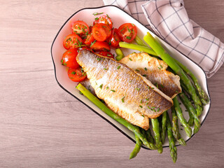 Sea bass fillet with asparagus and tomato
