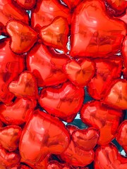 Globos rojos en forma de corazón, San Valentín, 14 de febrero 