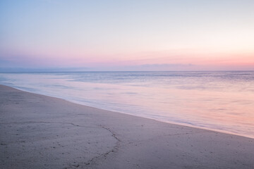 Tranquil Ocean Sunrise Photos – Serene Seascapes, Golden Hour Waves & Peaceful Coastal Horizons